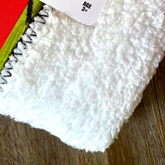 Grinch Sherpa Backed Throw Blanket - Picture 5 of 8